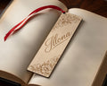 Marque-page en bois personnalisé – Un souvenir unique pour chaque lecteur